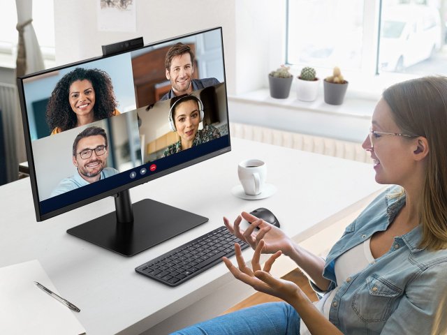 Prodej monitorů zůstává silný