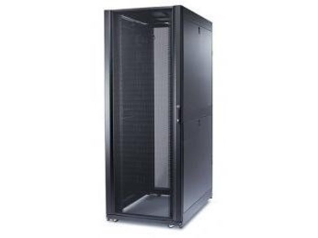 Nové stojany NetShelter od APC Schneider Electric