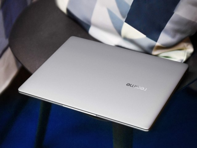 První notebook od Realme zaujme 2K displejem, kovovým tělem i cenou