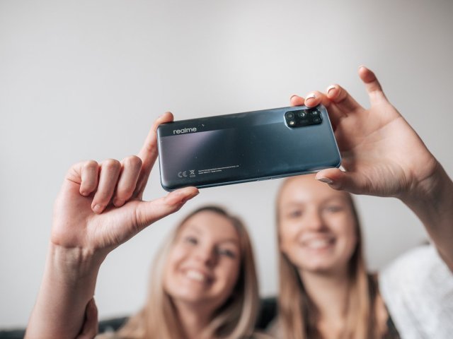 realme prodalo 100 milionů smartphonů a v Evropě se dostalo do první pětky