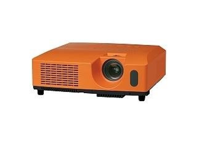 Hitachi nelení a uvádí nové projektory