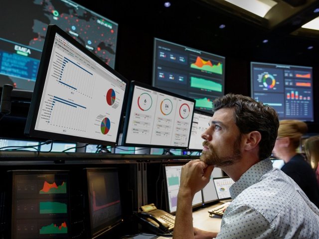 Co je a co není za hranou? Mají státní orgány právo zasahovat do soukromých serverů?