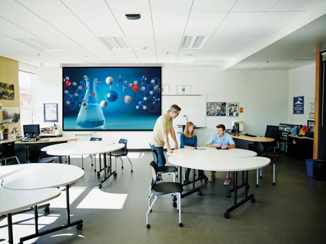 Panasonic představil ucelenou nabídku 4K projektorů a displejů