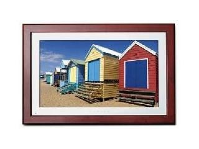 První digitální rámeček ze dřeva s 81 cm