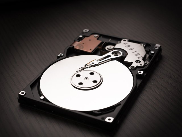 Téměř každý desátý Čech vyhazuje starý počítač nebo disk, aniž by z nich smazal data