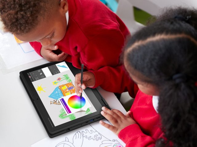 Masivní poptávka spotřebitelů přinesla dvouciferný růst prodeje PC v regionu EMEA