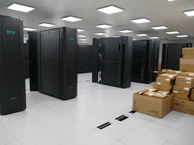 Nejvýkonnější český superpočítač se bude jmenovat Karolina