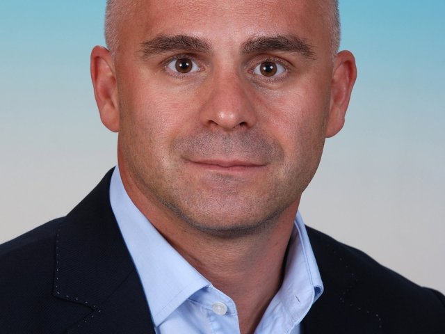 Když se razítko odsune na úroveň pečetidel a nožů na dopisy