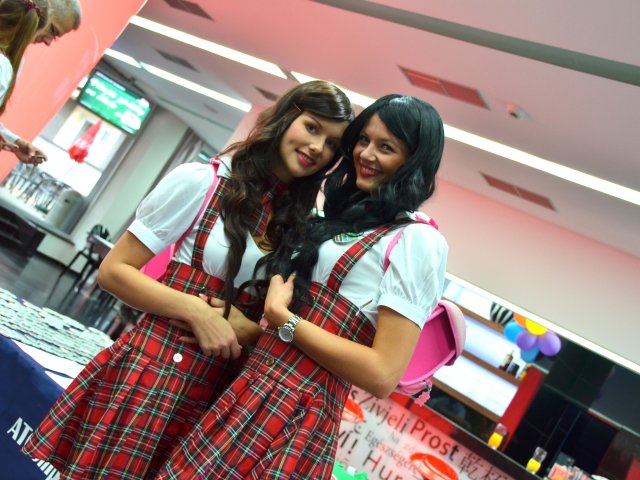 Hola hola, do školních lavic AT Computers volá