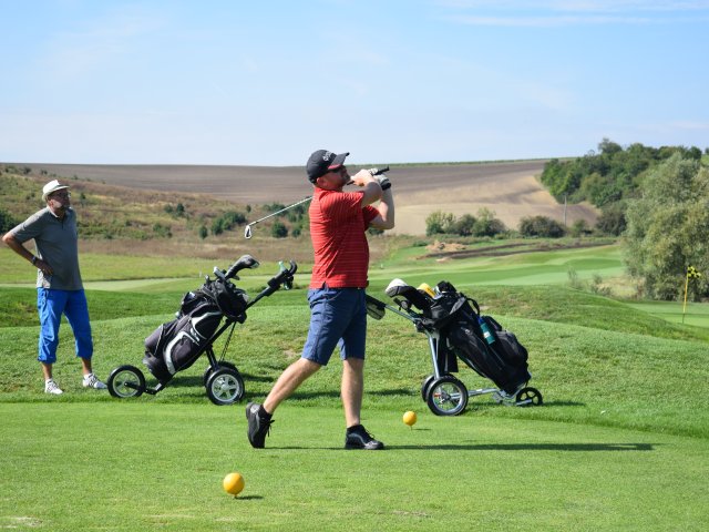 Partneři skupiny eD system Group se utkali na greenu