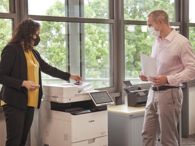 Novinky v systému Canon uniFLOW rozšiřují možnosti spolupráce (na dálku)