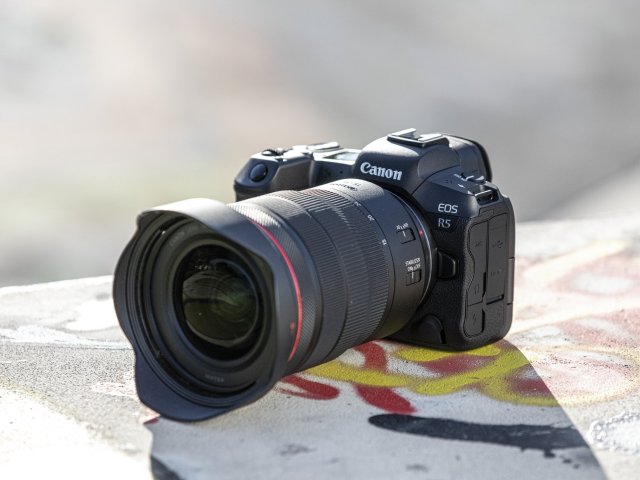 Canon vydal nový firmware pro EOS R5 a oznámil plán budoucích aktualizací 