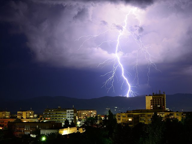 Svou elektrickou síť chrání před riziky bouřek a blesků jen 4 z 10 Čechů