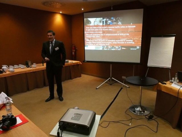 Comguard distributorem Brocade