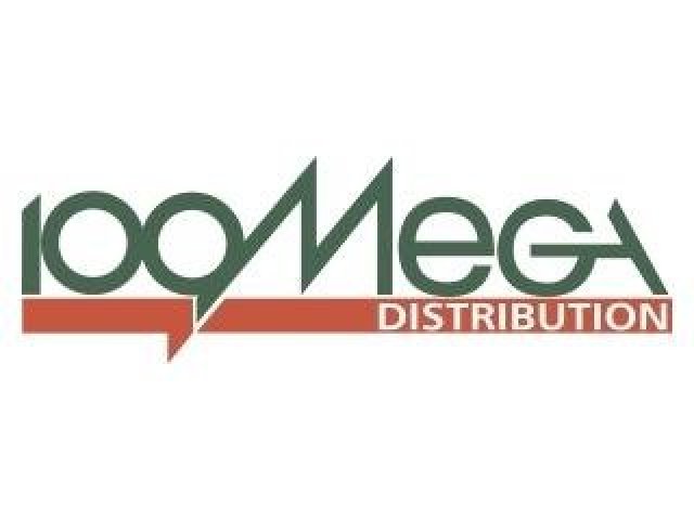 100Mega Distribution distributorem AQ a Superstand