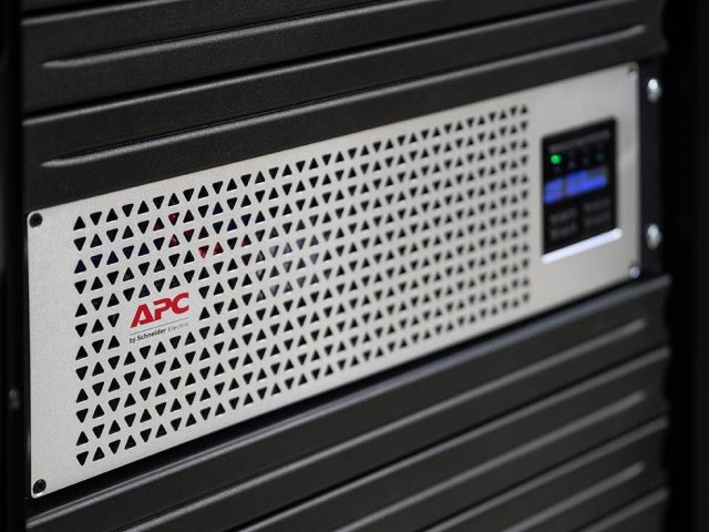 Schneider Electric představil nové zdroje pro IoT a edge computing