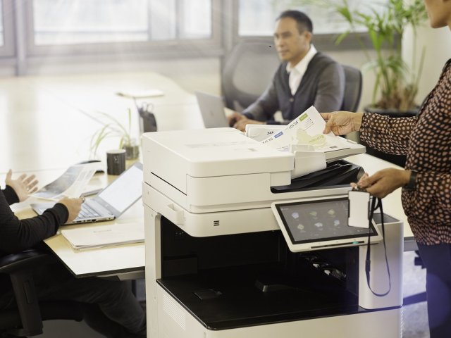 IDC: Prodej tiskových zařízení ve 4. čtvrtletí klesal v objemu, ale rostl v tržbách