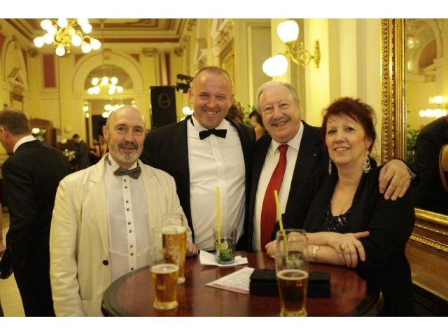 Partneři J.K.R. na plese