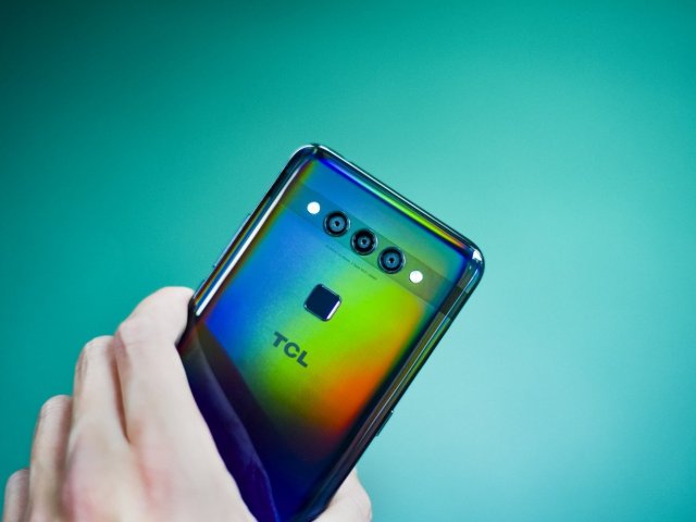 Výrobce televizorů TCL představil svůj první smartphone