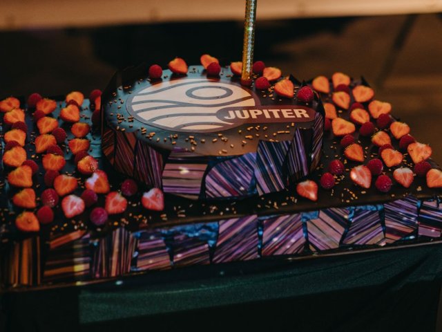 Na Jupiter s Hitachi a DNS