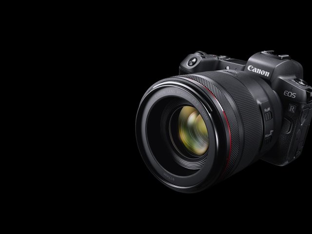 Canon slaví. Vyrobil 100 milionů fotoaparátů řady EOS