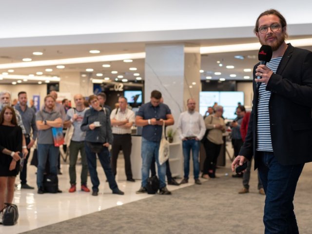 Stovky návštěvníků nahlédly do středu Země informačních technologií