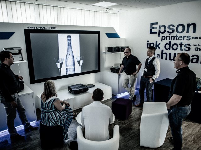 Epson v novém showroomu představil technologie pro fotografii