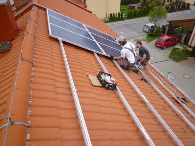 Alza spouští prodej solárních elektráren pro domácnosti