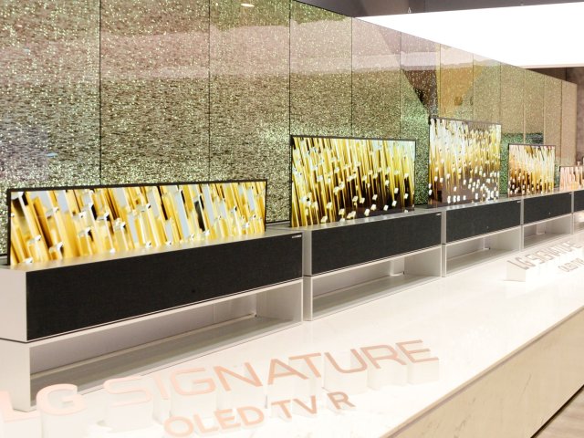 LG představilo OLED televizor s ohebnou rolovací obrazovkou