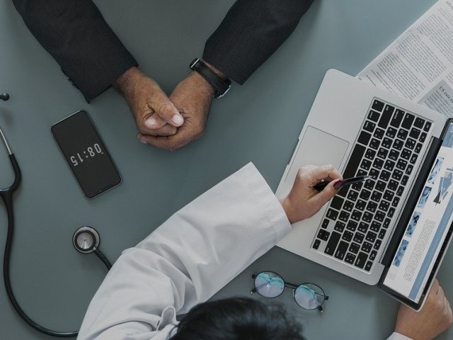 Seniorů s chytrým mobilem bude přibývat