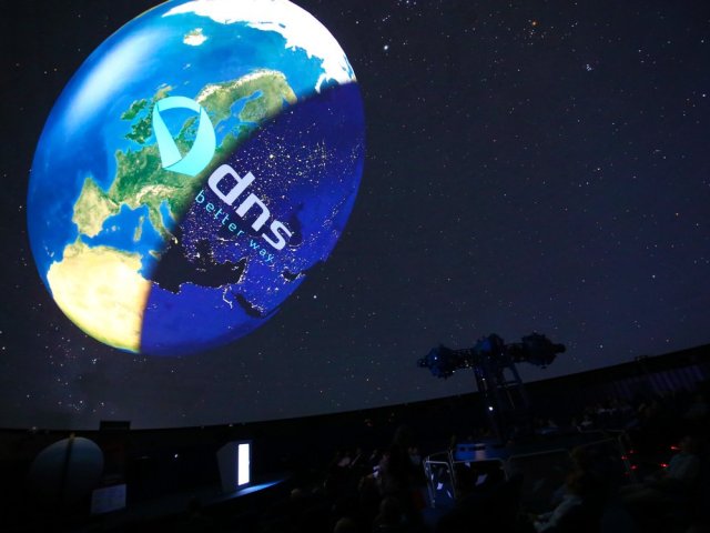 DNS a chytrá města pod kupolí planetária