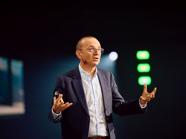 Schneider Electric Innovation Summitu nastínil budoucnost práce s energií