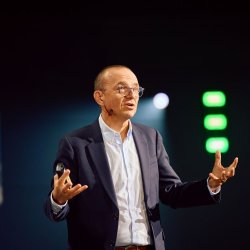 Schneider Electric Innovation Summitu nastínil budoucnost práce s energií