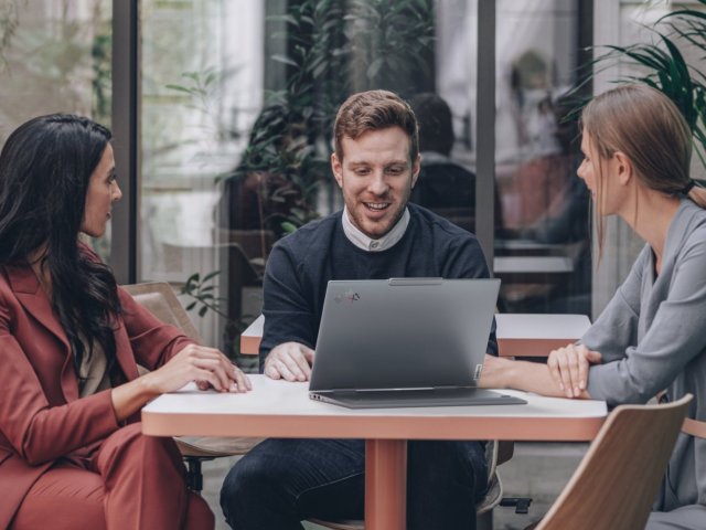 Prodej PC vloni klesl o 13,9 %, vývoj do budoucna je však slibný