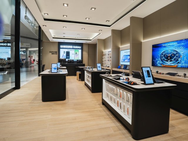 Samsung otevřel zmodernizovanou značkovou prodejnu v OC Nový Smíchov