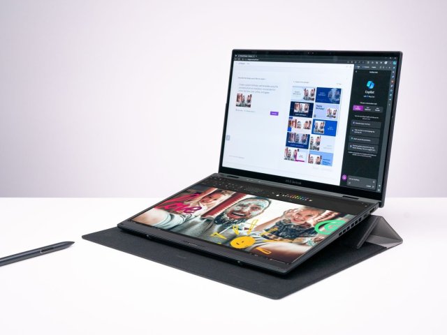 ASUS zahájil prodej notebooku Zenbook Duo 2025 se dvěma displeji