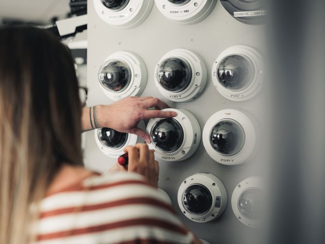 Šest klíčových technologických trendů roku 2025 v bezpečnostním sektoru