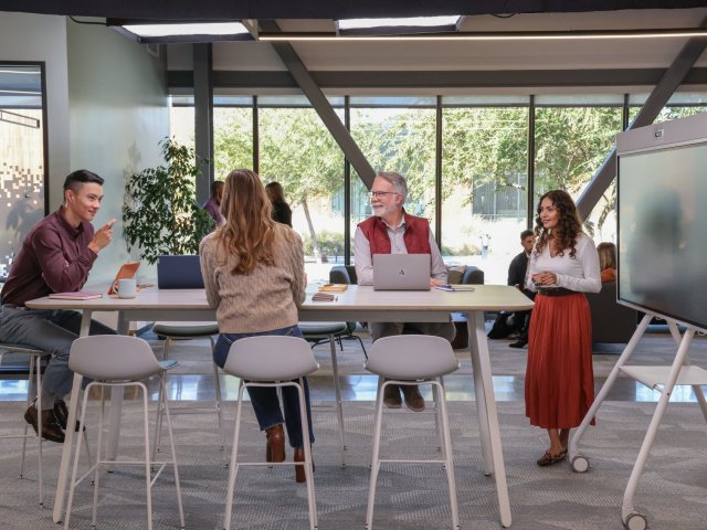 Průzkum Enterprise AI 2025: Ambice vs. realita a open source jako klíč k úspěchu