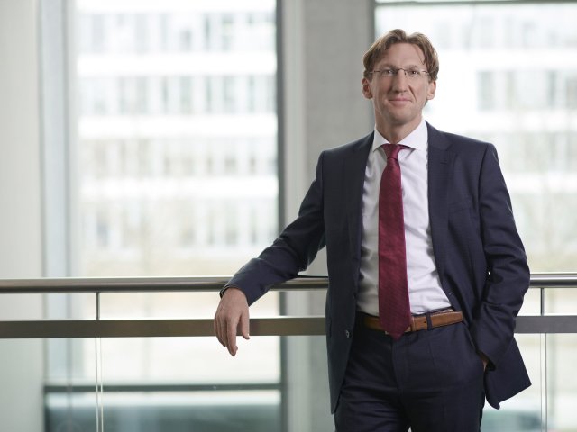 Dassault Systèmes: Klaus Löckel