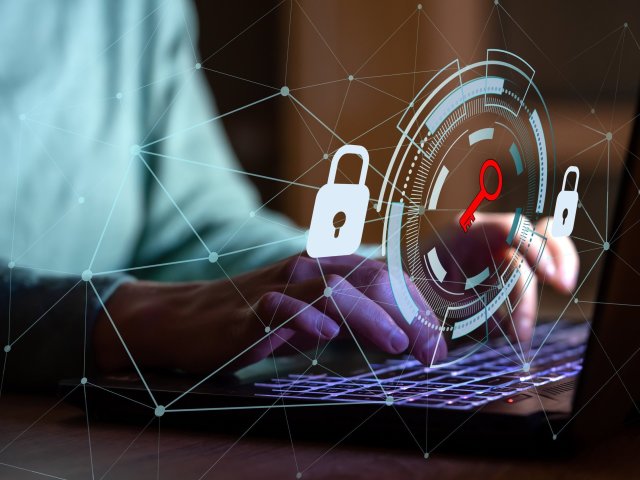 Čtvrtina českých uživatelů a uživatelek riskuje s hesly a tvoří je z osobních informací