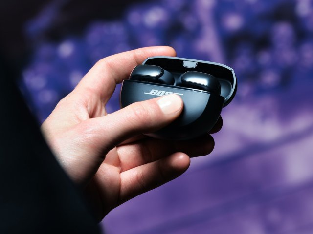 Nová sluchátka Bose Ultra Open Earbuds poslouží i jako šperk