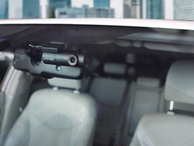 Mio představilo diskrétní autokameru MiVue J30 WiFi
