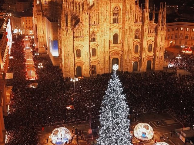 Společnost TCL otevřela u olympijského vánočního stromu v Miláně zimní park „Wishes for Greatness“