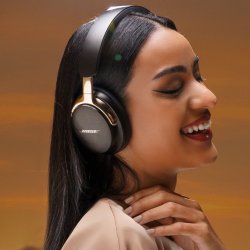 Do ČR míří limitovaná zlatá sluchátek QuietComfort Ultra Headphones 2. generace