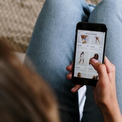 Jak se změnilo nakupování: online je nový default a mobil vládne trhu