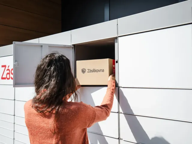 Odesílání přes Z-BOXy trhá rekordy. Strmý růst služby nutí Zásilkovnu k opravám procesů v zasílání mezi lidmi