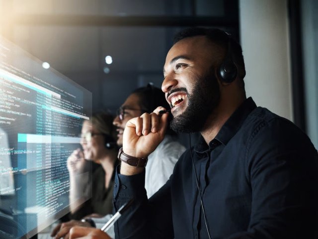 Rok 2026 očima bezpečnostních expertů Sophosu: AI, vyhoření a návrat k lidskému faktoru