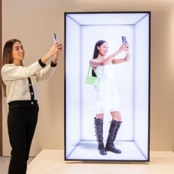 Nová generace komerčních displejů přichází – Samsung představil digitální informační 3D panely