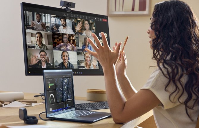 Na AI agenty již spoléhá více než polovina pracovníků z oblasti obchodu