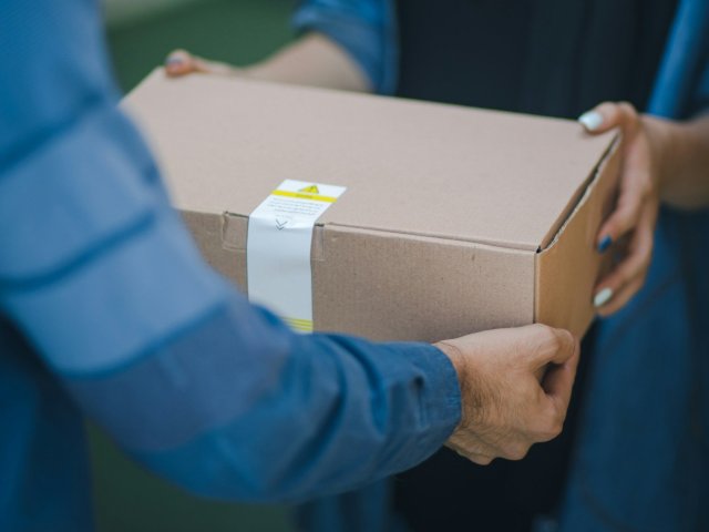 EU zpřísňuje pravidla pro obaly. V balících má být méně vzduchu a přibude jednotné značení